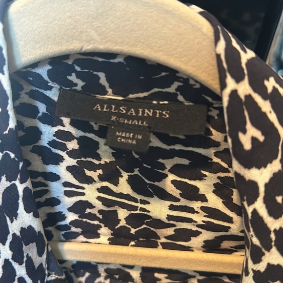 Button up leopard print lightweight top - Picture 2 of 3